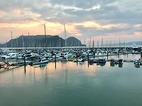 Haven bij zonsondergang