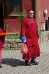 Monnik in Gandan Tegchenling Monastery