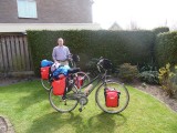 Marinus met de volledig bepakte fiets