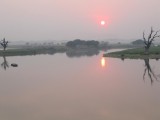 zonsondergang NAAST de brug
