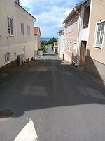 Zijstraatje dat uitkomt bij het veerpontje naar Visingsö