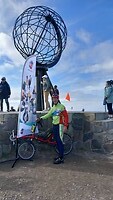 John bij de iconische Noordkaap wereldbol