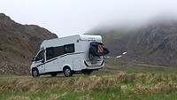 Onze camper, de fietsen achterop het gaat uitstekend.