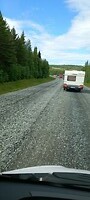 In optocht achter de volgauto aan