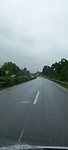 Regen en ern bijna lege weg.