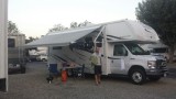 De camper op de RV park
