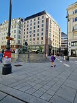 1000043683