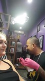 Neuspiercing zetten als souvenier