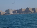 Foto kerncentrale vanuit boot