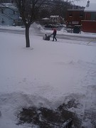 Weer wat anders sneeuwruimen met een sneeuwblazer.