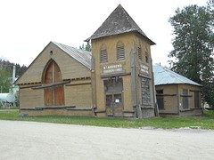 Kerk verzakt door permafrost