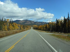 Alaska Highway op naar Canol Road
