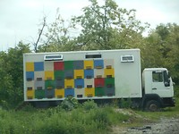 Overal in Roemenië mobiele bijenstallen
