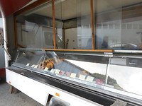 Broodjeskraam pal naast onze camper