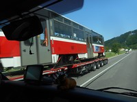 Zwaar transport "tramstellen"in de buurt van de Tjechische grens