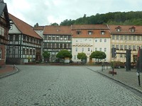 Met hotel en kneipe in het centrum