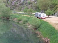 Staplek langs de rivier