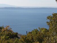 Vergezicht op weg tussen Krk en Starigrad