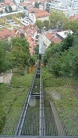De rails omhoog naar het kasteel.