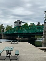 De groene brug in downtown Huntsville