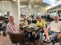 Lunchen in Lake Commons