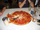 Klaas bestelde effe een pizza van 70cm doorsnee