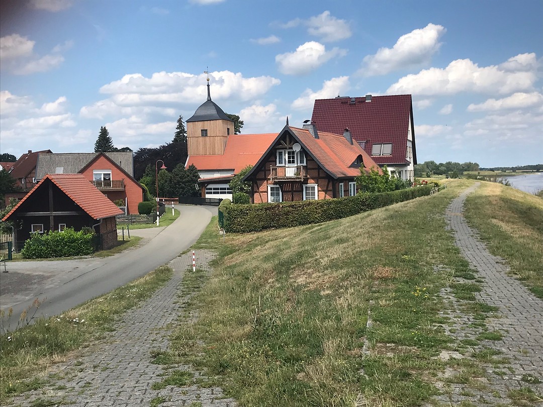 Onderweg langs de dijk richting Artlenburg
