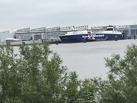 Airbusfabriek naast de Elbe bij Hamburg