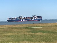 Vrachtverkeer aan de monding van Elbe