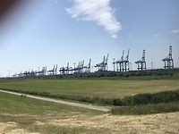 De haven van Bremerhaven vanaf een afstandje