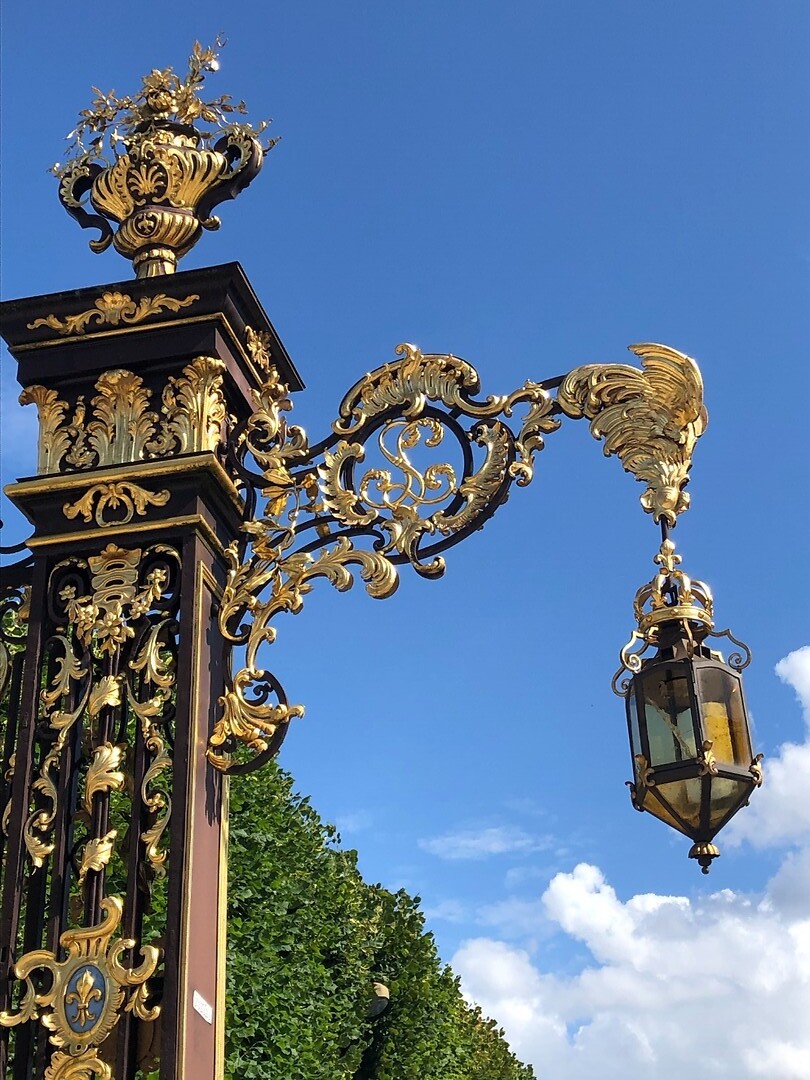 Een detail van een van de mooie poorten die vroege la Place Stanislas afsloten