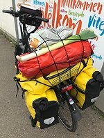 Boodschappen doen onderweg, een prei voor in de nasi!