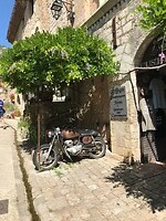Oude motor in Saint-Guilhem-le-Desert