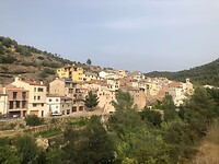 Margalef vanaf de overkant van de rivier gezien