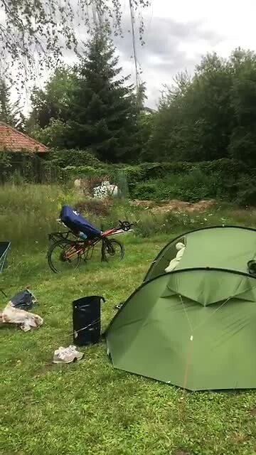 Fiets poetsen op camping in Charmes