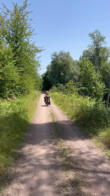 Ik op fietspad ‘tussen’ de Rijn