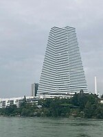 Megalomaan gebouw van Roche