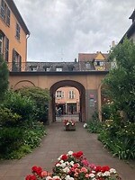 Court van ons appartementencomplex in Colmar