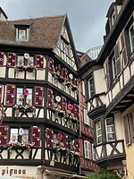 Veel mooi versierde huizen in Colmar