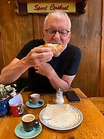 Birthdayboy aan de pain au chocolat