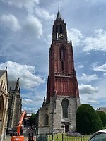 De protestantse Sint Janskerk naast de katholieke Sint Servaas Basiliek