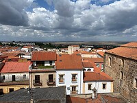 Bovenaanzicht van Caceres vanaf onze mirador