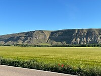 Een bergwand aan de zijkant