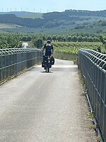 Kees op weg naar de wijngaarden