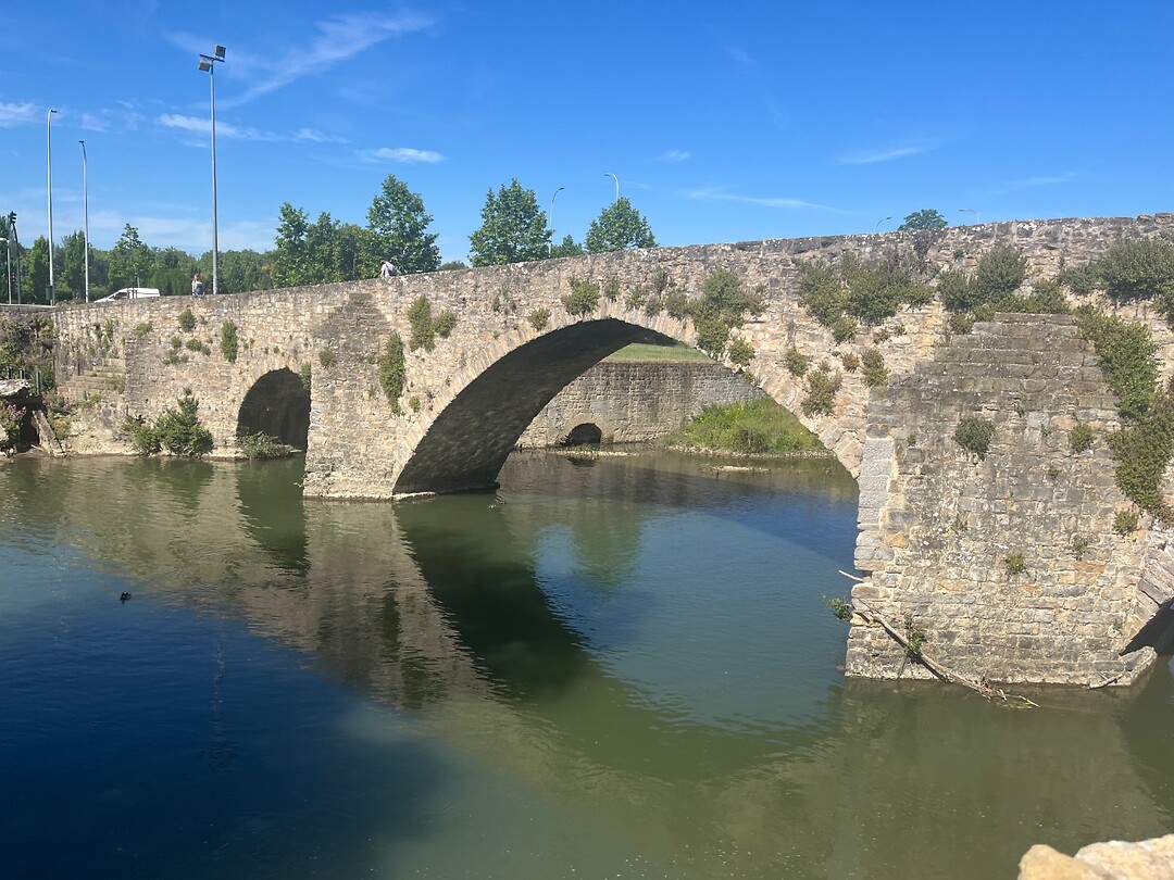 Brug tijdens een wandeling door Pamplona