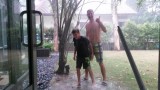 Eerste tropische regenbui