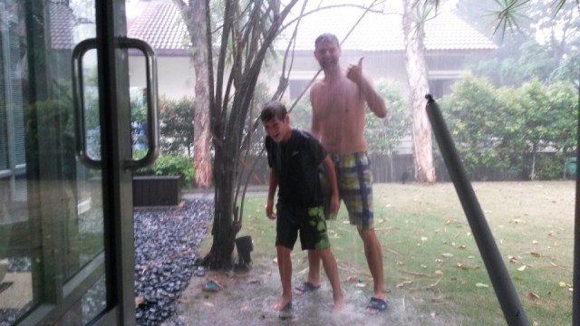 Eerste tropische regenbui