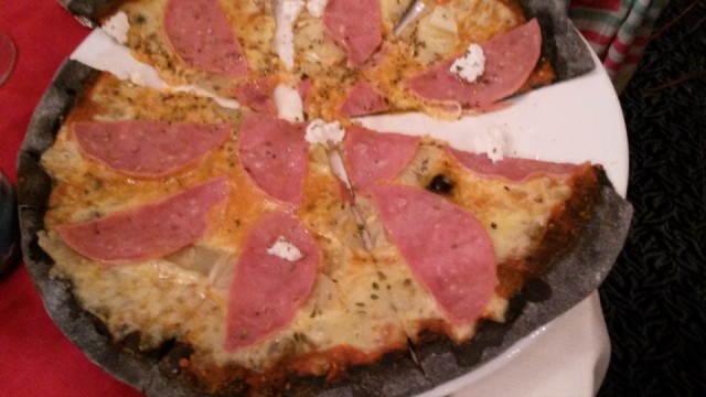 Zwarte pizza