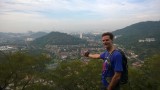 Aan de ene kant de stad Kuala Lumpur