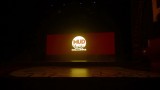 Het podium is net zo leeg als de zaal